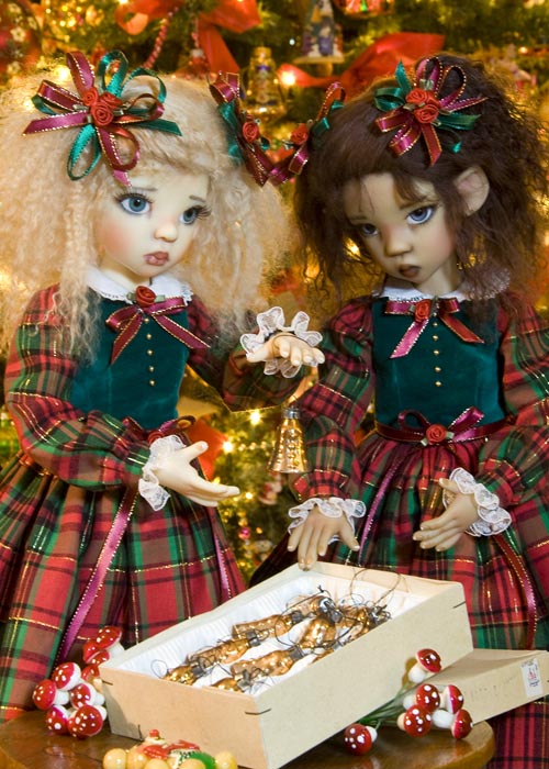 Miki & Layla Help Decorate